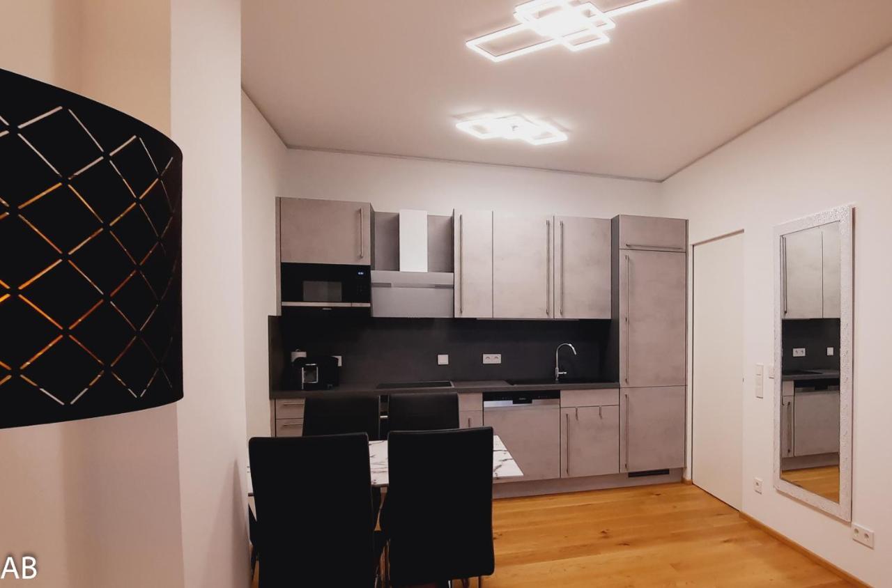 Superior Apartment & Rooftop Pool Виена Екстериор снимка