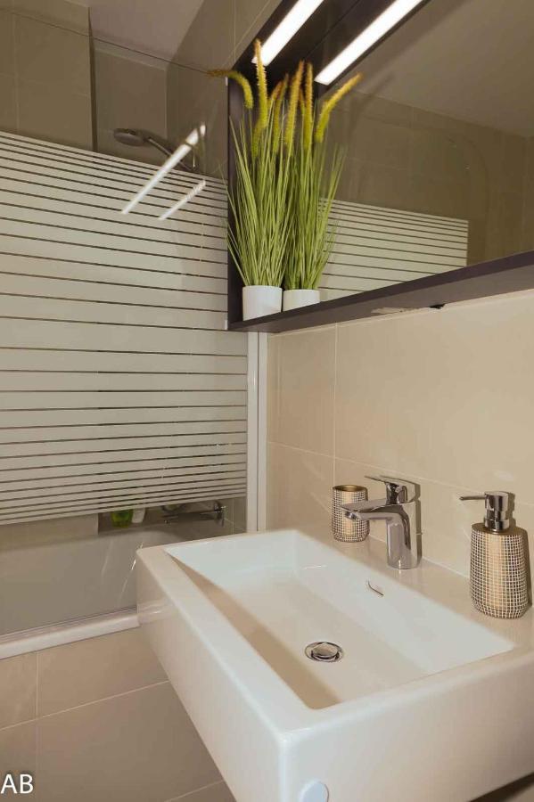 Superior Apartment & Rooftop Pool Виена Екстериор снимка