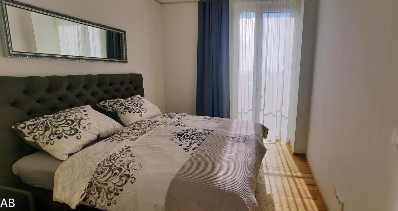 Superior Apartment & Rooftop Pool Виена Екстериор снимка