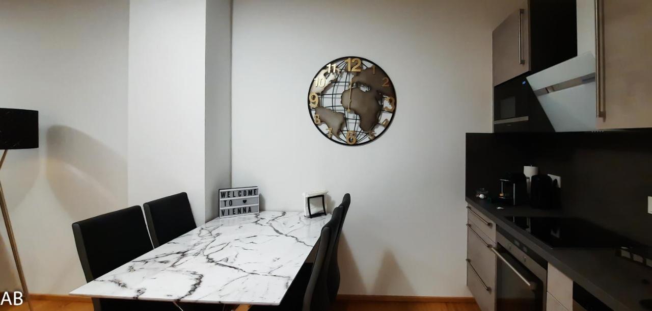 Superior Apartment & Rooftop Pool Виена Екстериор снимка