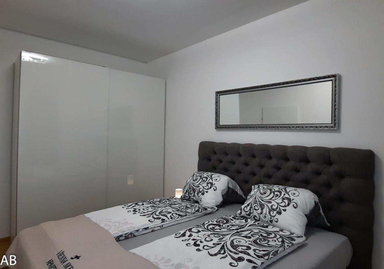 Superior Apartment & Rooftop Pool Виена Екстериор снимка